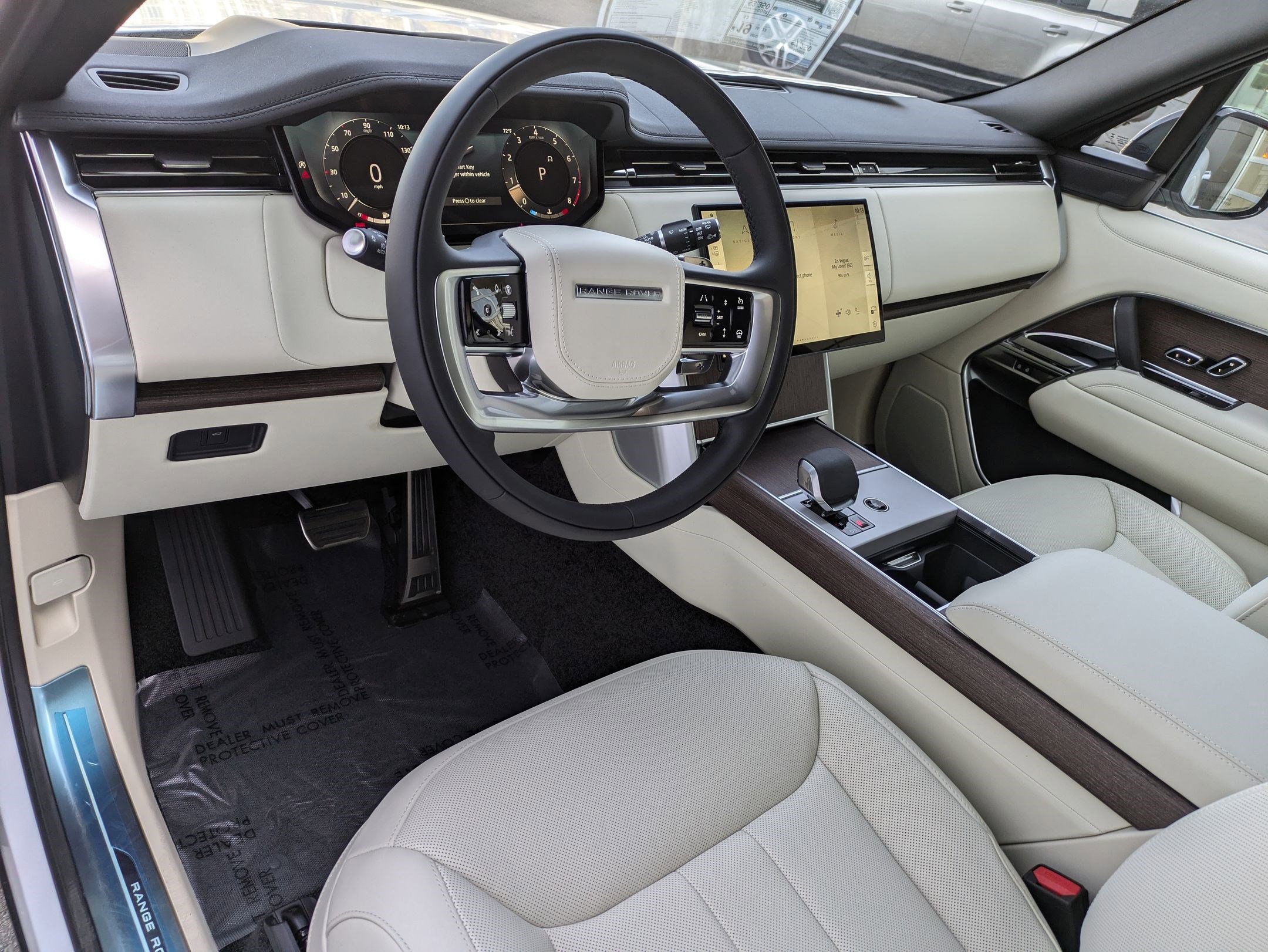 New 2025 Land Rover Range Rover SE image 12