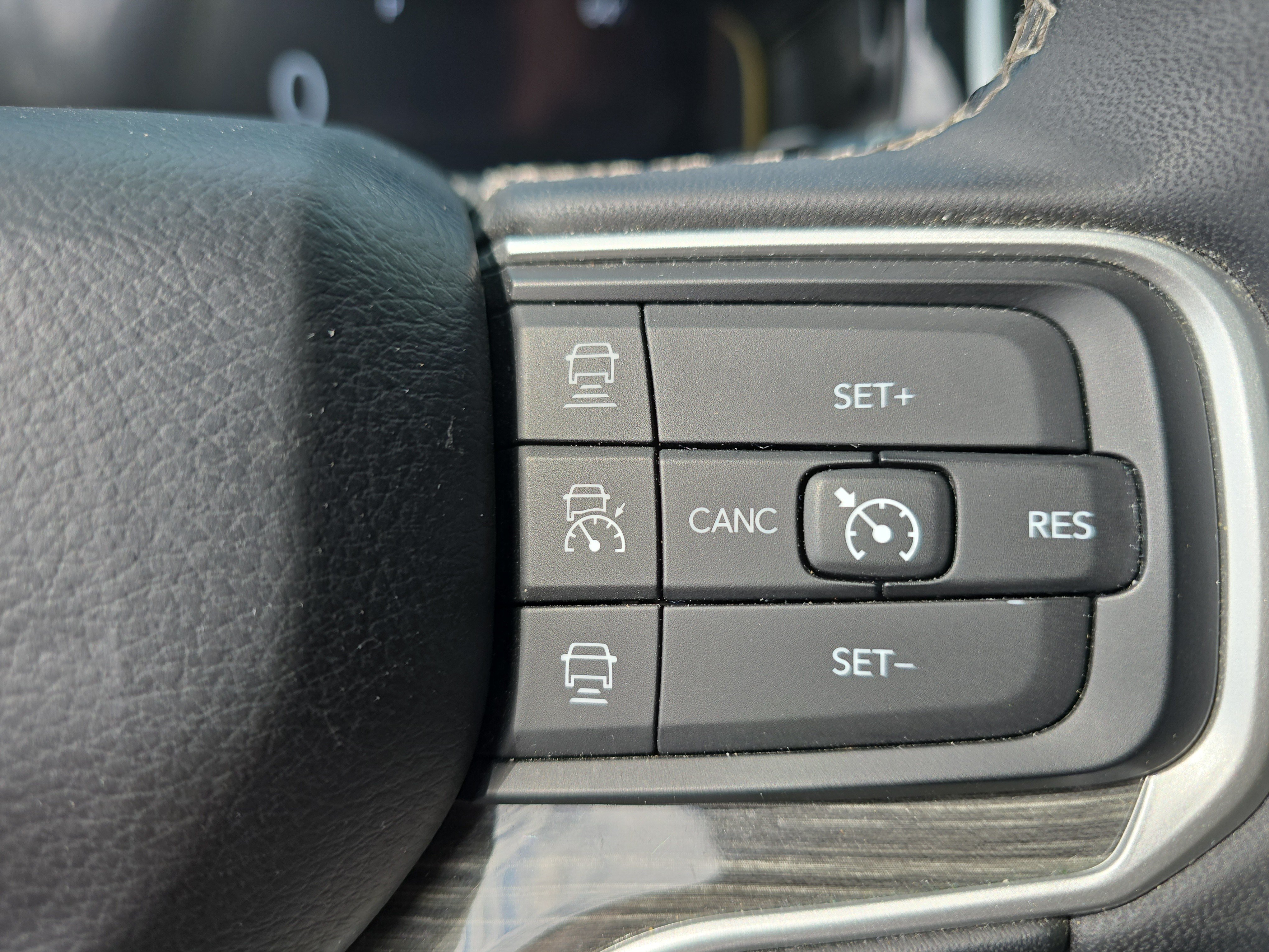 Used 2022 Jeep Wagoneer Series III w/ Premium Group I AWD/4WD image 23