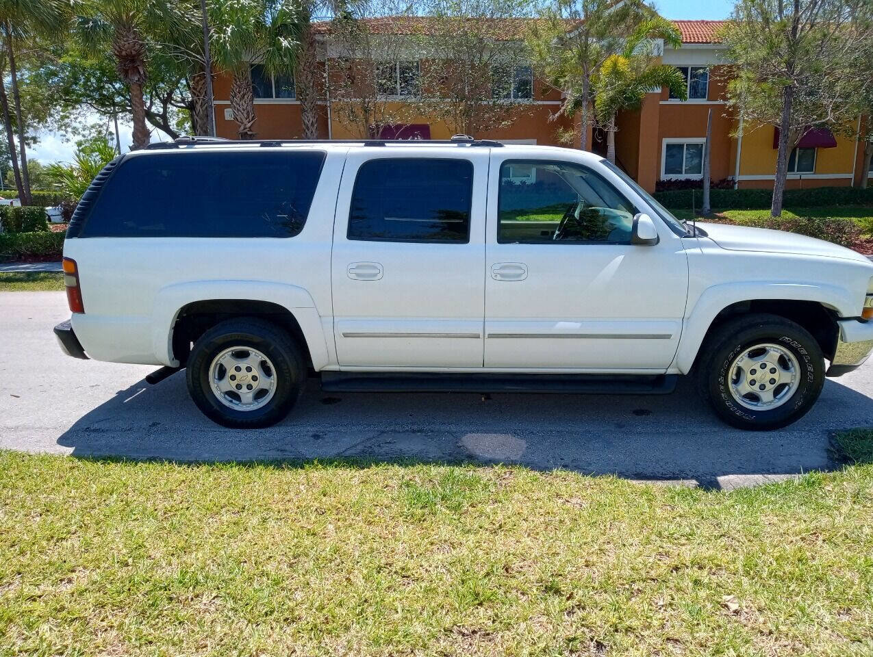 Used 2002 Chevrolet Suburban LT image 7