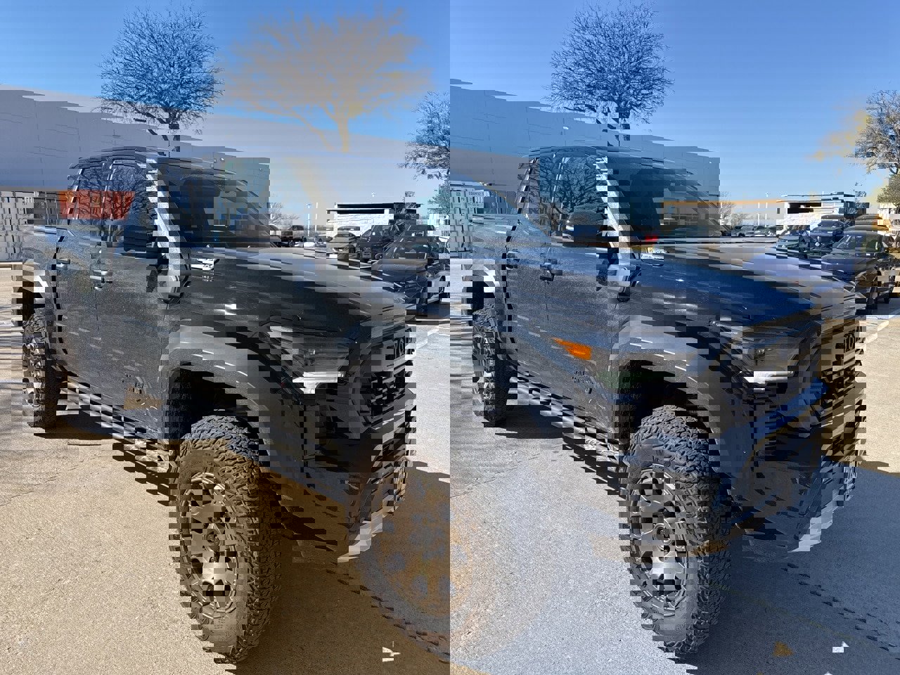 Used 2025 Toyota Tacoma Trailhunter image 1