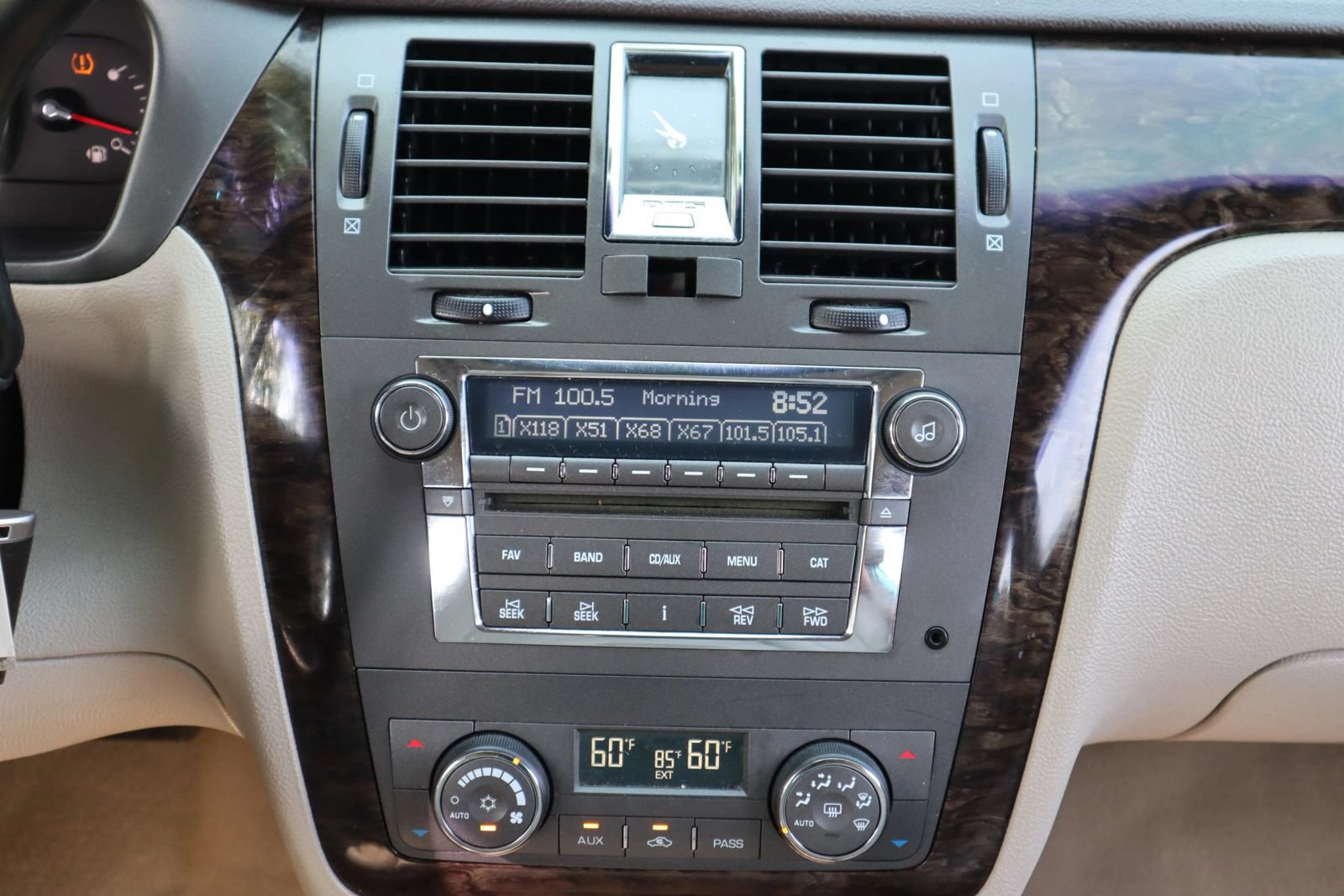 Used 2011 Cadillac DTS Luxury FWD image 21