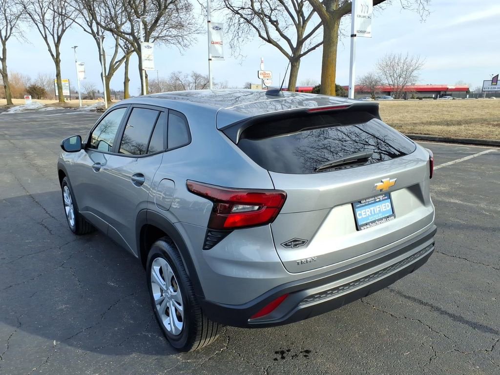 Certified 2024 Chevrolet Trax LS w/ Driver Confidence Package image 5