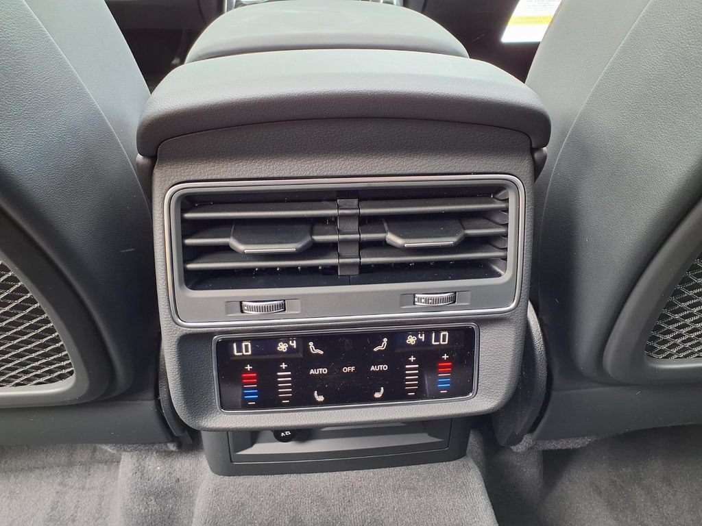 New 2026 Audi SQ7 Prestige AWD/4WD image 14