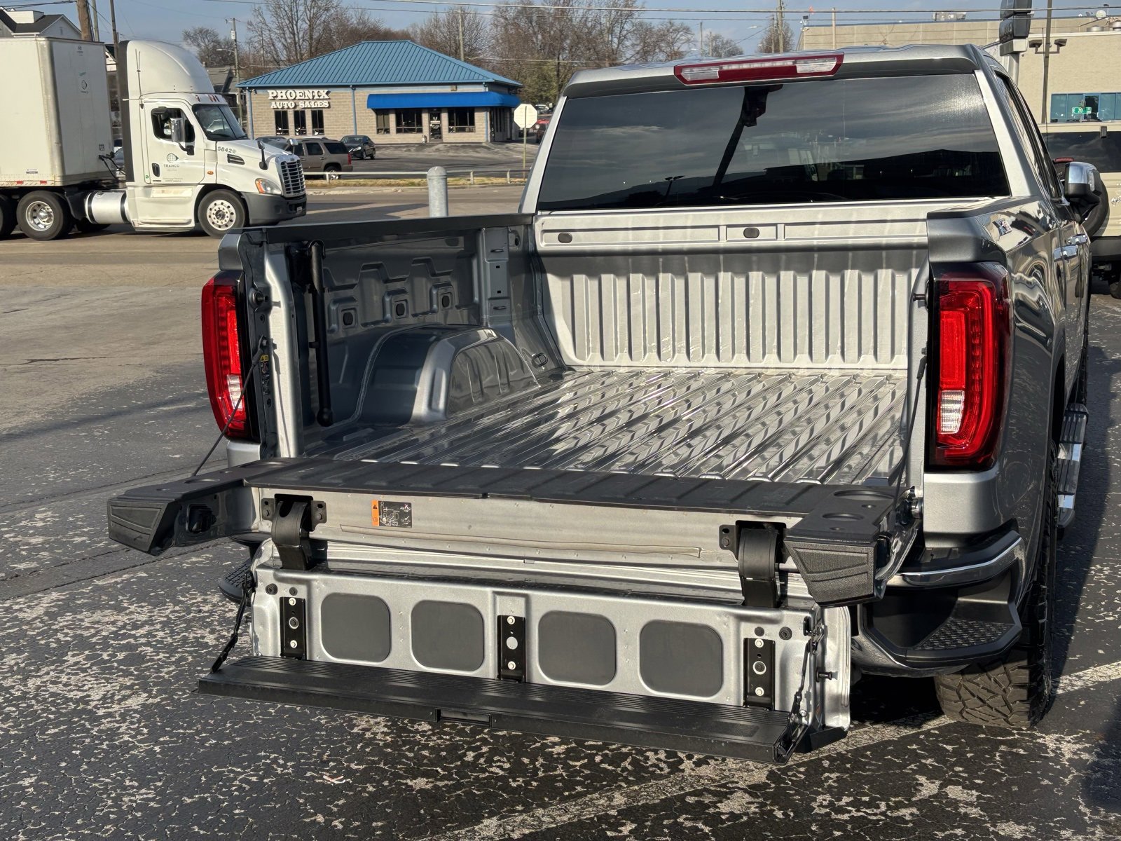 Used 2025 GMC Sierra 1500 SLT w/ X31 Off-Road Package image 15