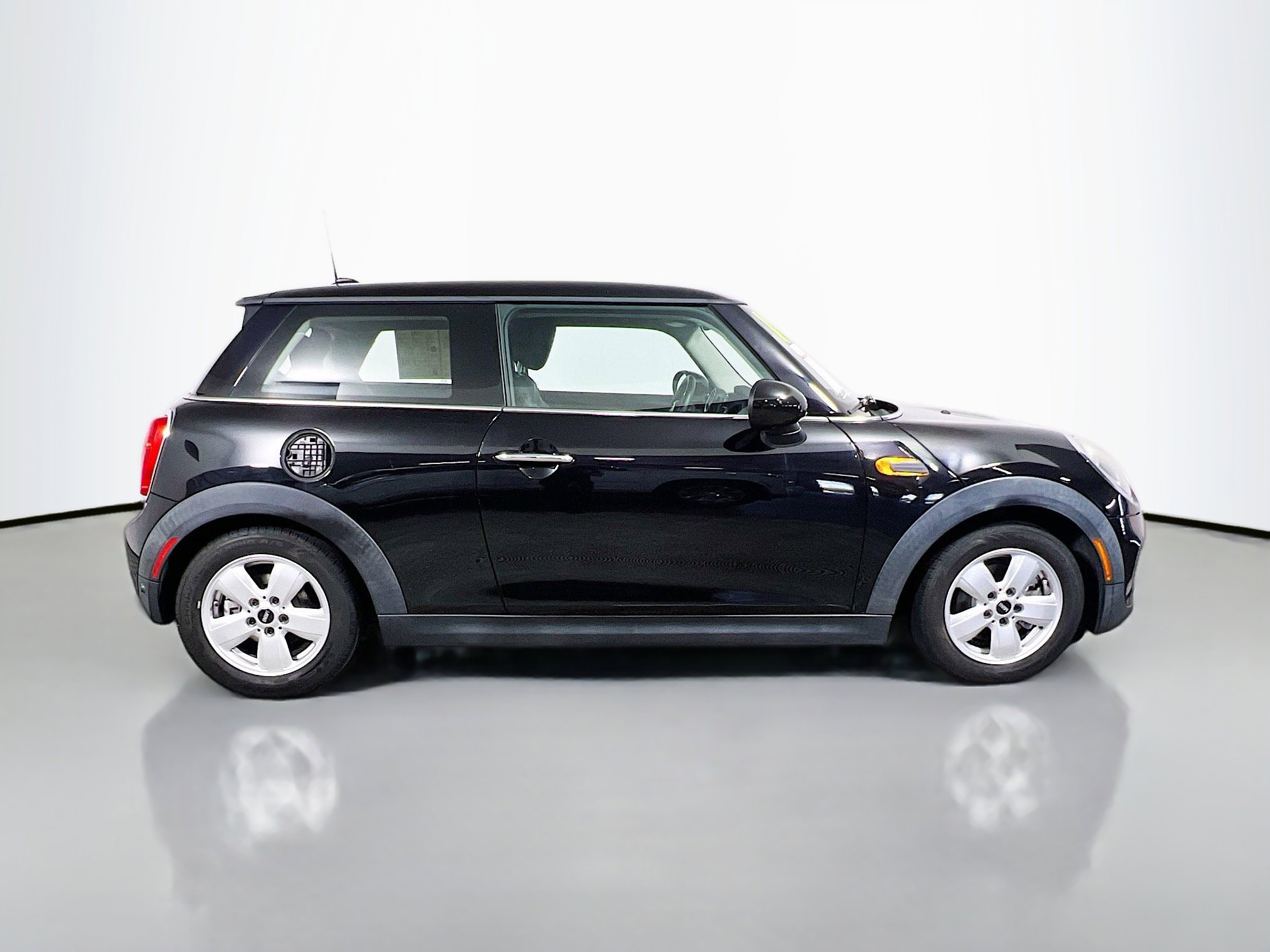 Used 2019 MINI Cooper 2-Door Hardtop FWD image 3