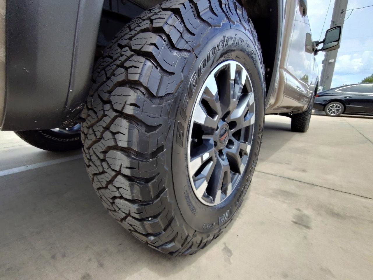Used 2021 Nissan Titan PRO-4X w/ Pro-4x Convenience Package AWD/4WD image 13