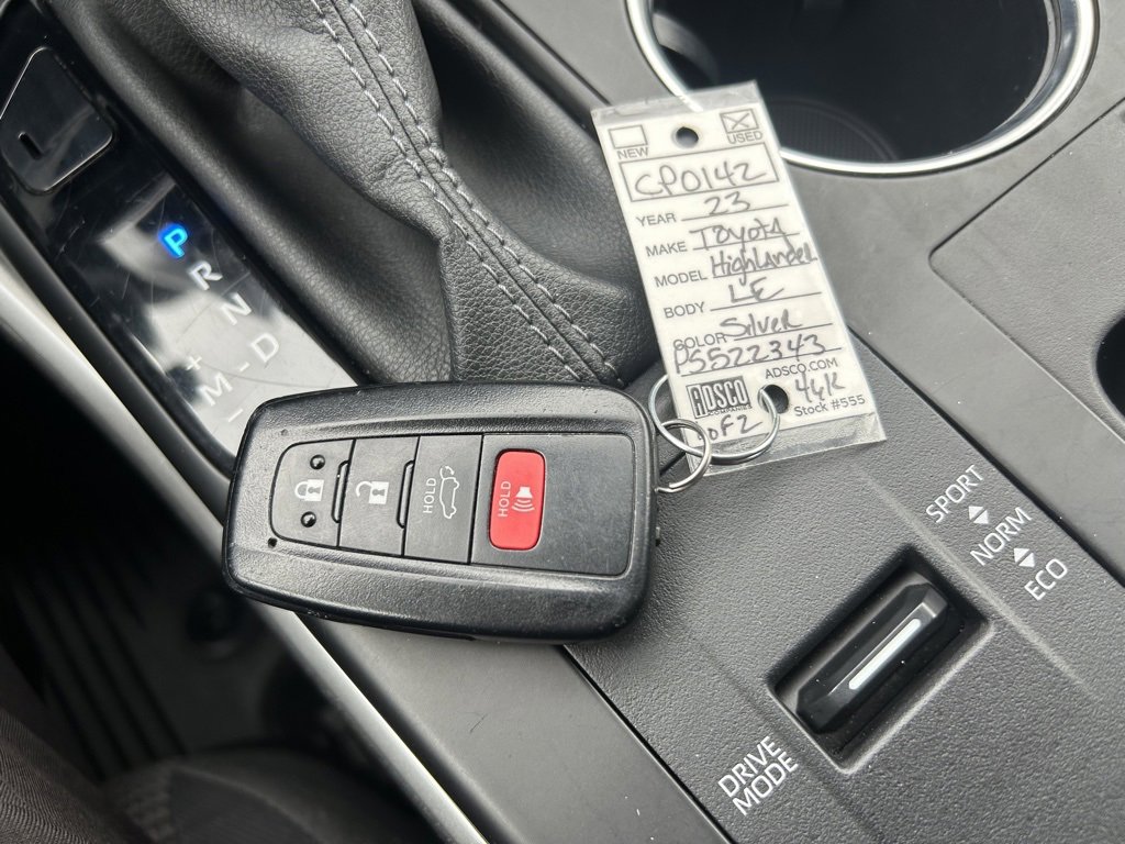 Used 2023 Toyota Highlander LE image 28