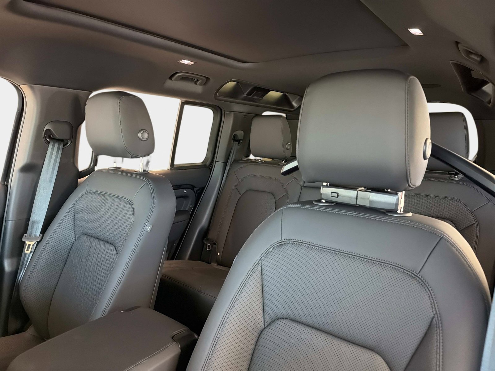 New 2026 Land Rover Defender 110 X-Dynamic SE image 20