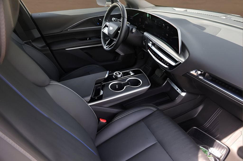 Used 2025 Cadillac Lyriq Luxury w/ LPO, Floor Liner Package image 28