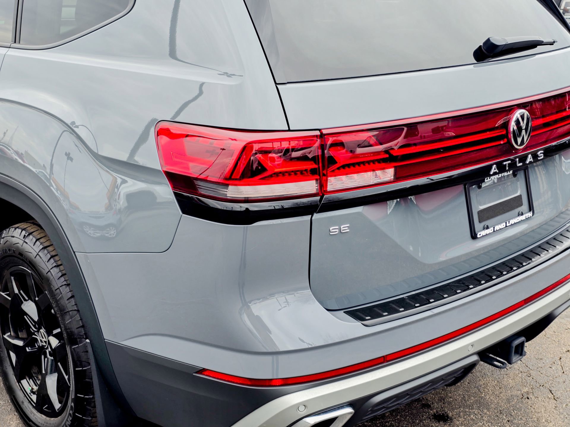 Used 2024 Volkswagen Atlas Peak Edition SE image 17