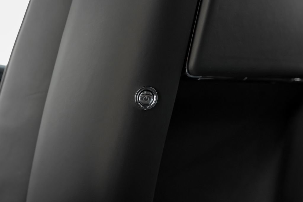 Used 2022 Rolls-Royce Cullinan w/ Cullinan Package image 44