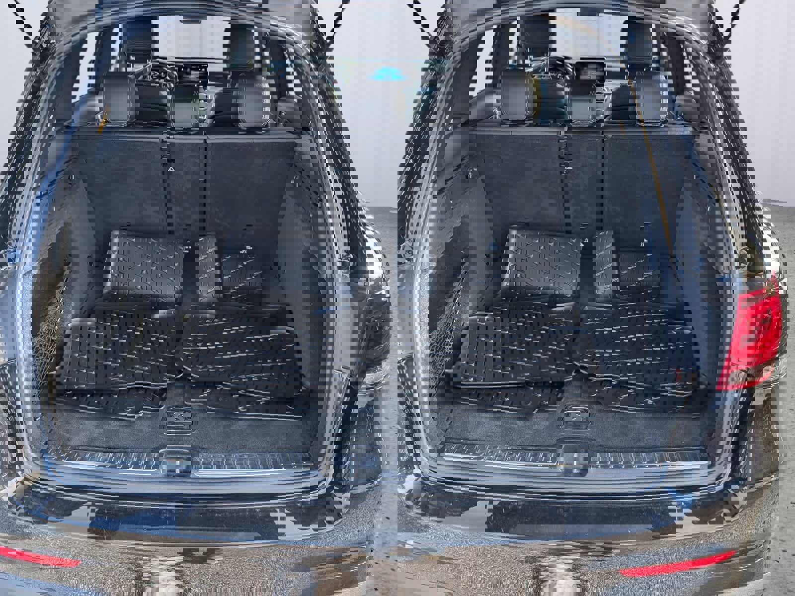 Used 2021 Mercedes-Benz GLC 300 4MATIC image 11