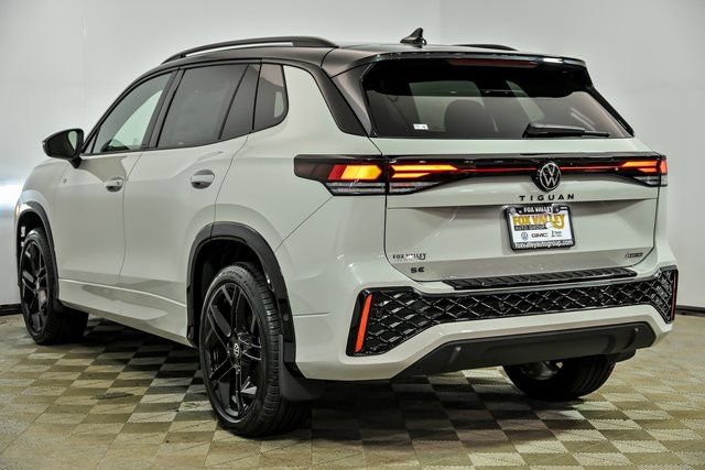 New 2026 Volkswagen Tiguan SE R-Line image 4