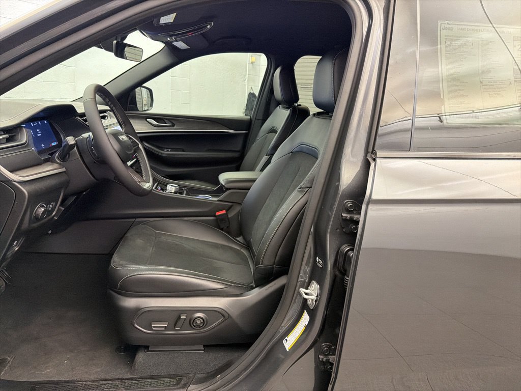 New 2026 Jeep Grand Cherokee Altitude RWD image 15