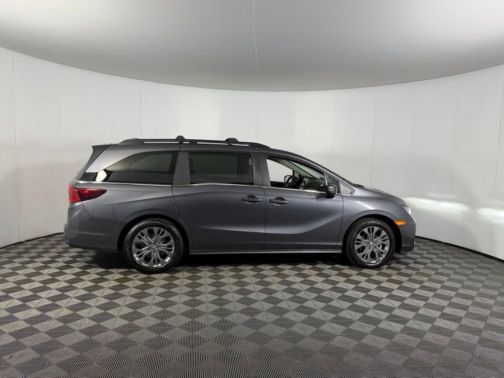 Used 2025 Honda Odyssey Touring image 5