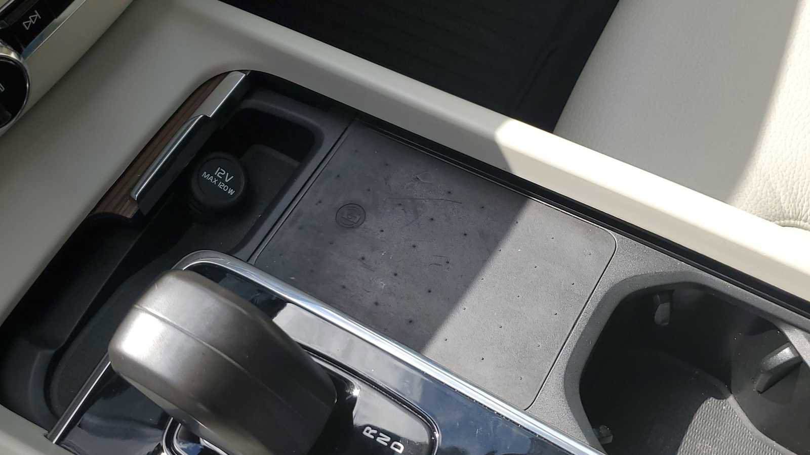 Used 2022 Volvo XC60 T8 Inscription Expression w/ Advanced Package image 31