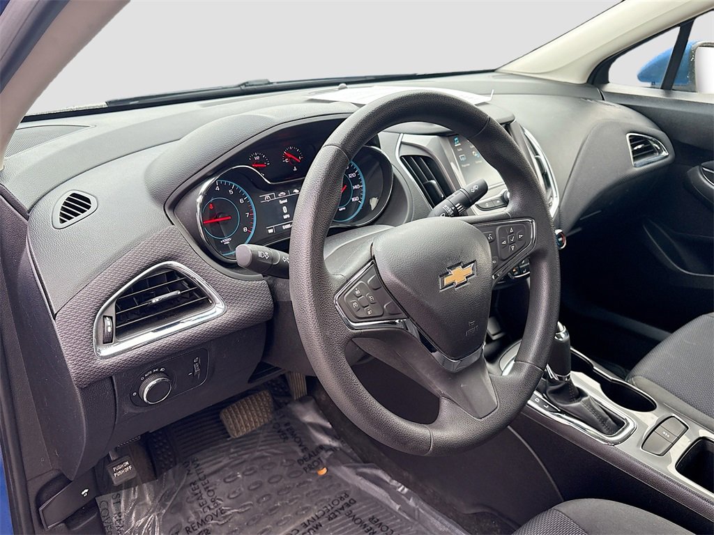 Used 2017 Chevrolet Cruze LT w/ Convenience Package image 9
