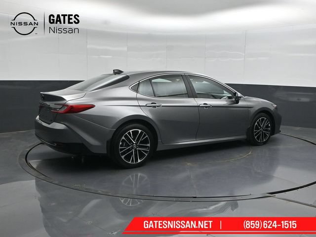 Used 2025 Toyota Camry XLE AWD/4WD image 2