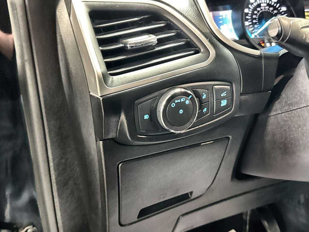 Used 2019 Ford Edge SEL w/ Equipment Group 201A FWD image 16