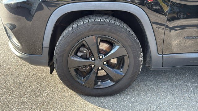 Used 2019 Jeep Cherokee Limited w/ Trailer Tow Group AWD/4WD image 11
