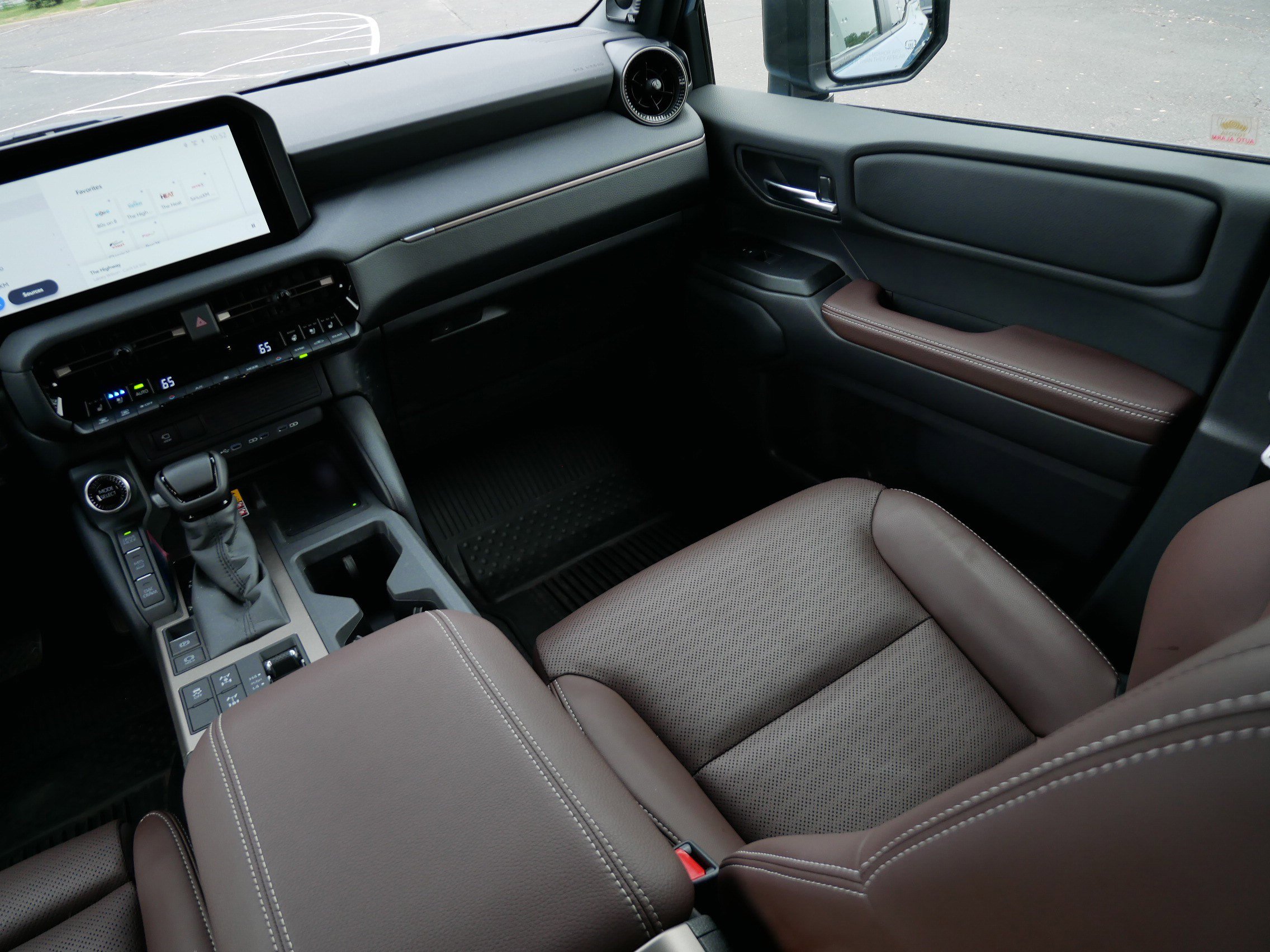 Used 2025 Toyota Land Cruiser w/ Premium Package AWD/4WD image 11