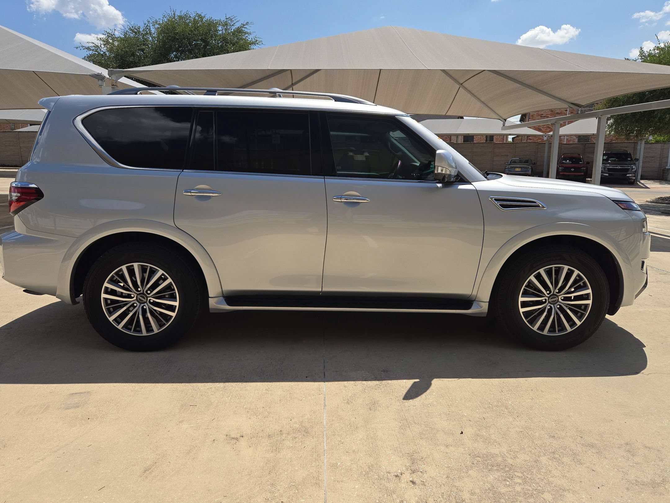 Used 2023 Nissan Armada SL w/ Cargo Package RWD image 2
