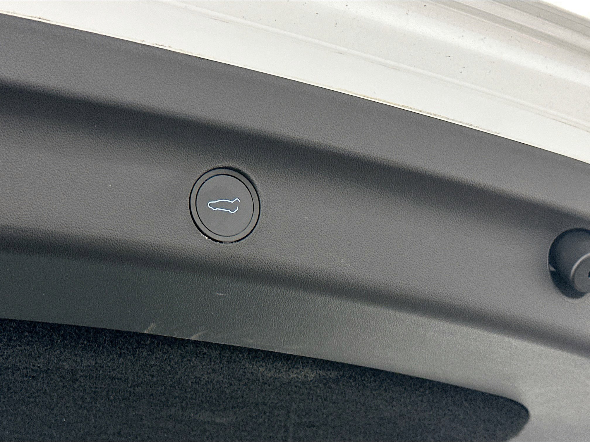 Used 2022 Tesla Model Y Long Range image 32