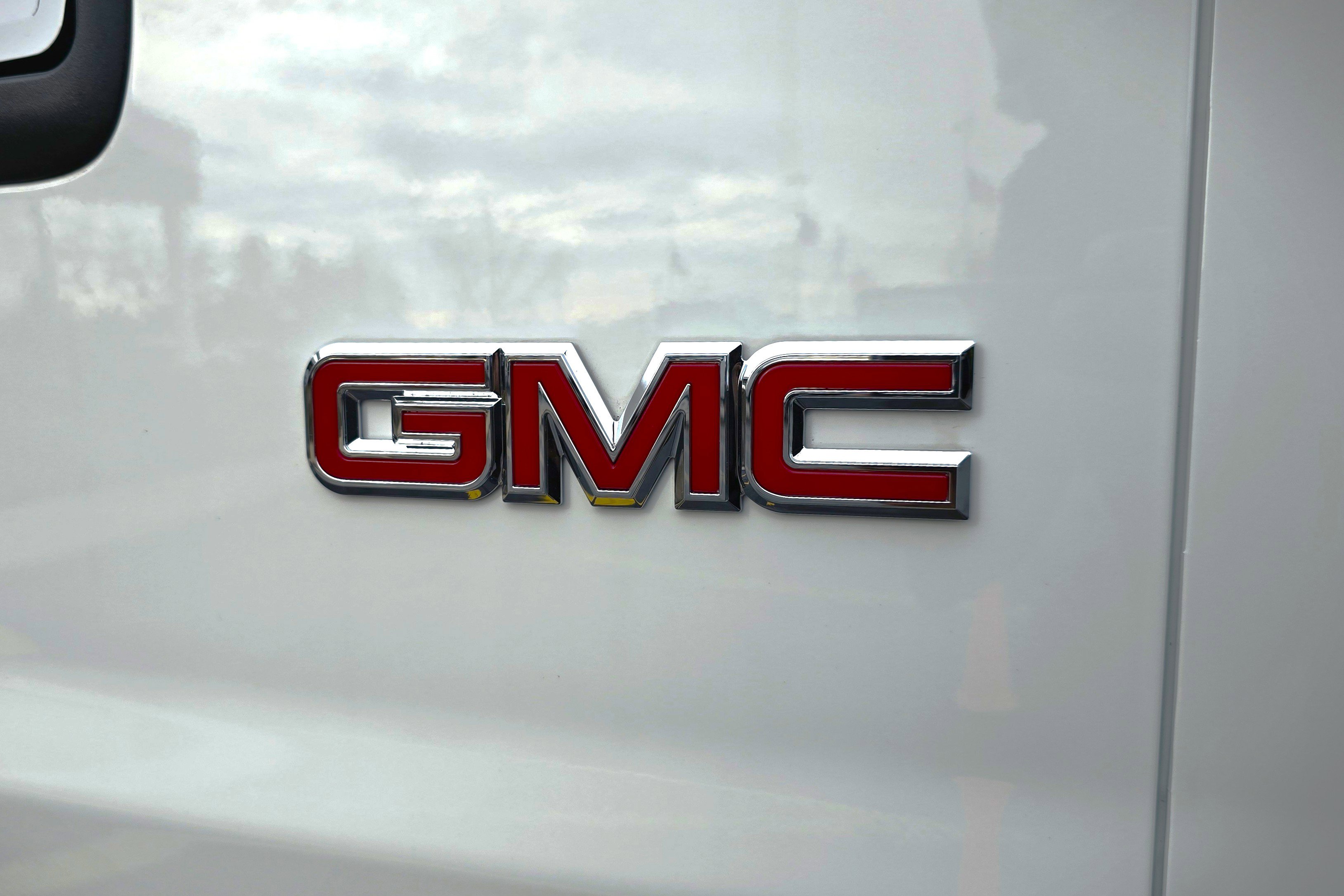 New 2025 GMC Savana 2500 w/ Chrome Appearance Package image 28