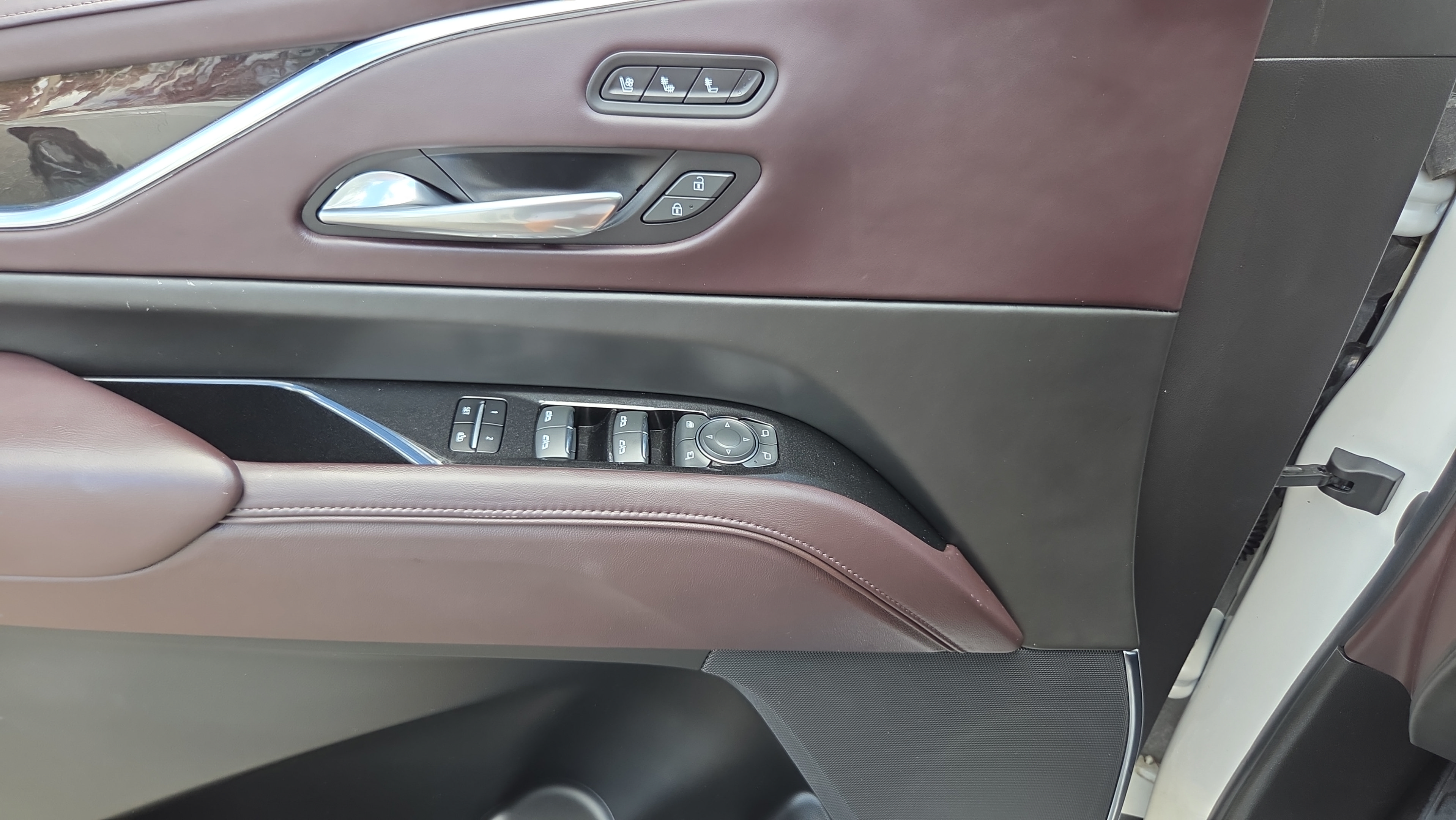 Used 2021 Cadillac Escalade ESV Sport Platinum w/ Heavy-Duty Trailer Package AWD/4WD image 29