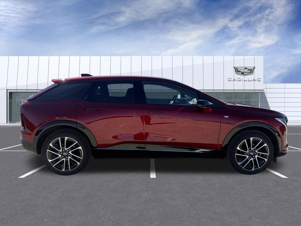 Certified 2025 Cadillac Optiq Sport 2 w/ LPO, Floor Liner Package image 2