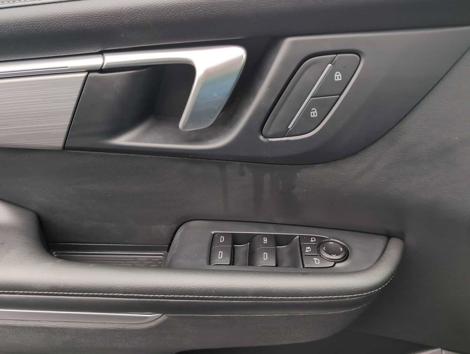 Used 2025 Buick Enclave Preferred AWD/4WD image 23