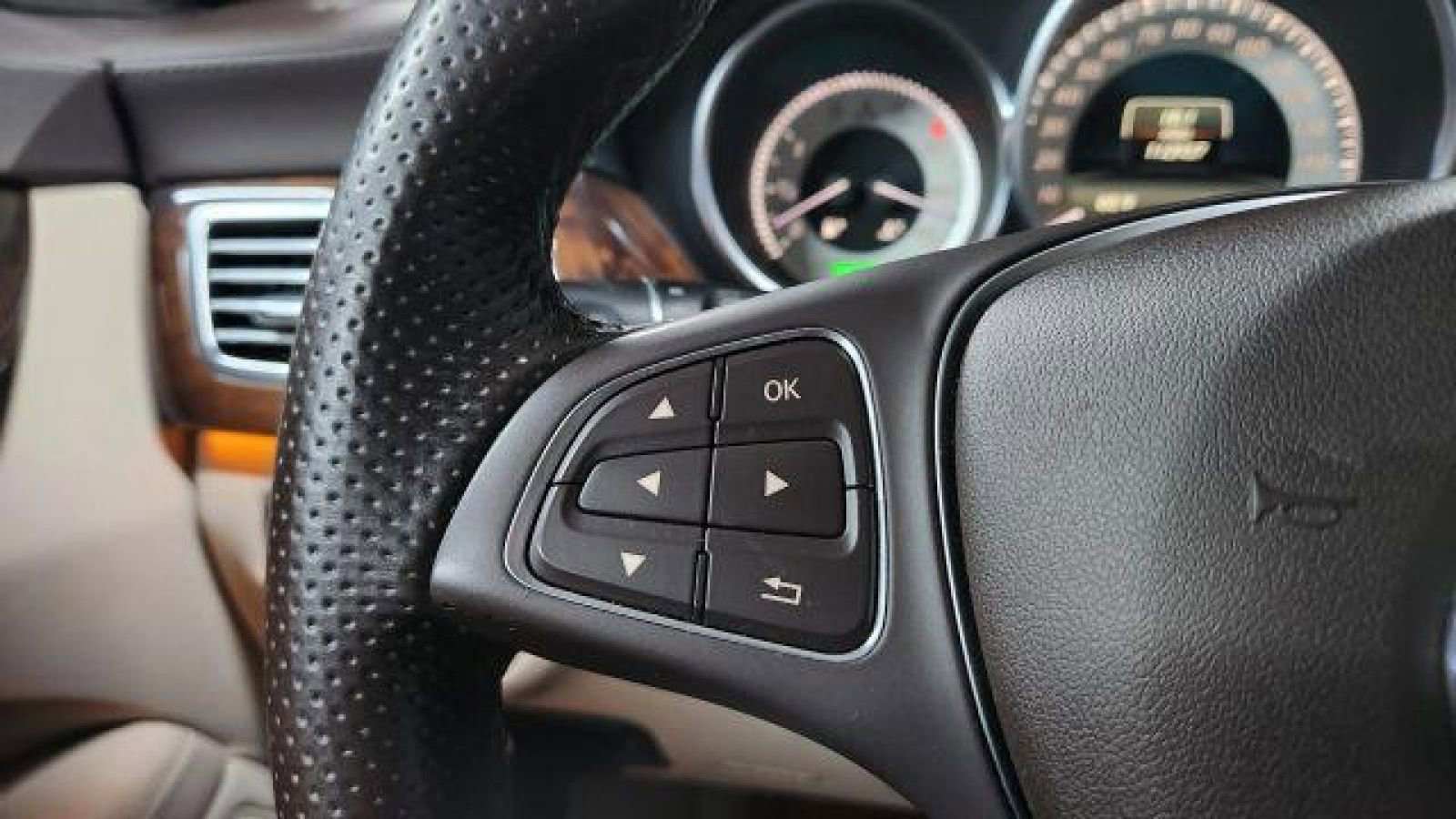 Used 2015 Mercedes-Benz CLS 400 4MATIC image 31