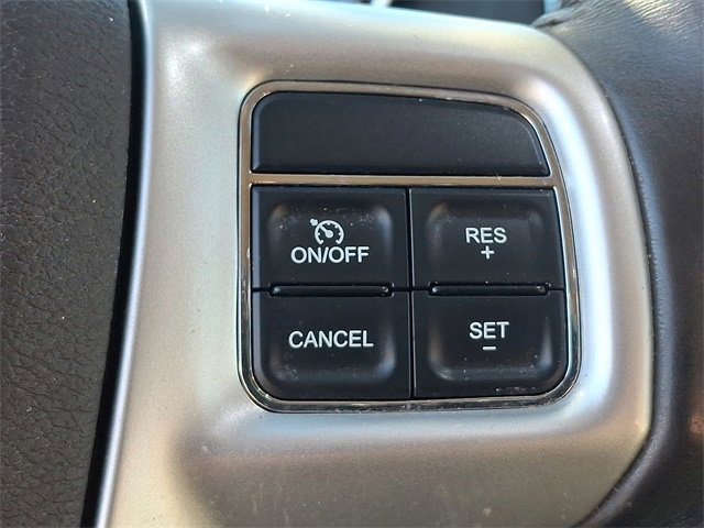 Used 2015 Chrysler Town & Country Touring image 19