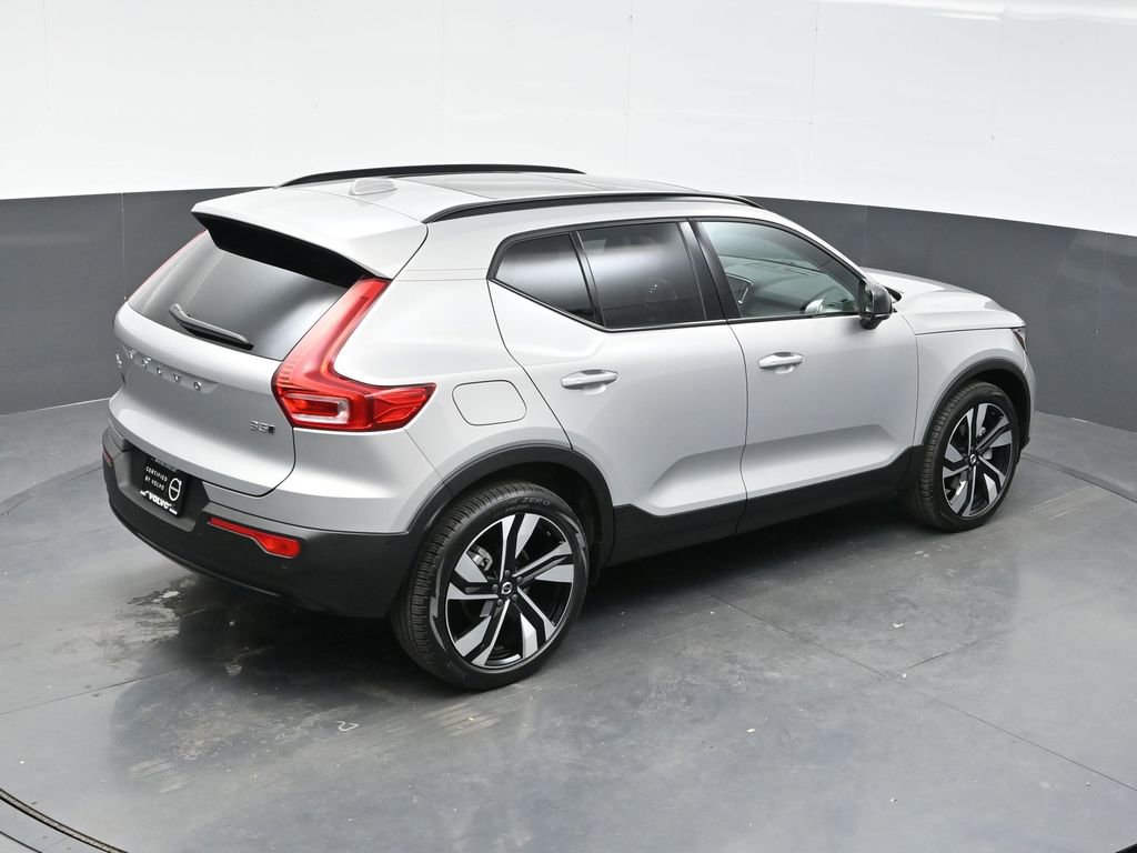 Used 2025 Volvo XC40 B5 Plus image 34