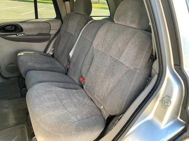 Used 2004 Chevrolet TrailBlazer LS w/ LS Preferred Equipment Group image 24