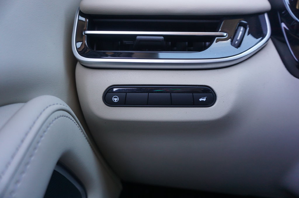 Used 2023 INFINITI QX60 Sensory w/ Cargo Package AWD/4WD image 5