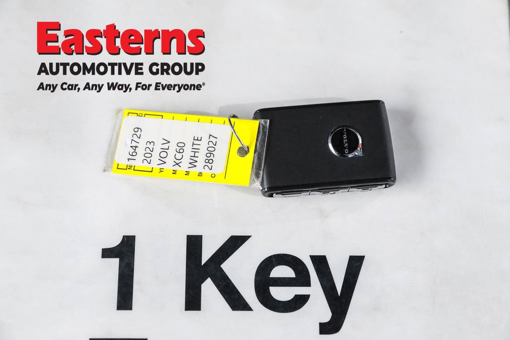 Used 2023 Volvo XC60 B5 Plus image 24