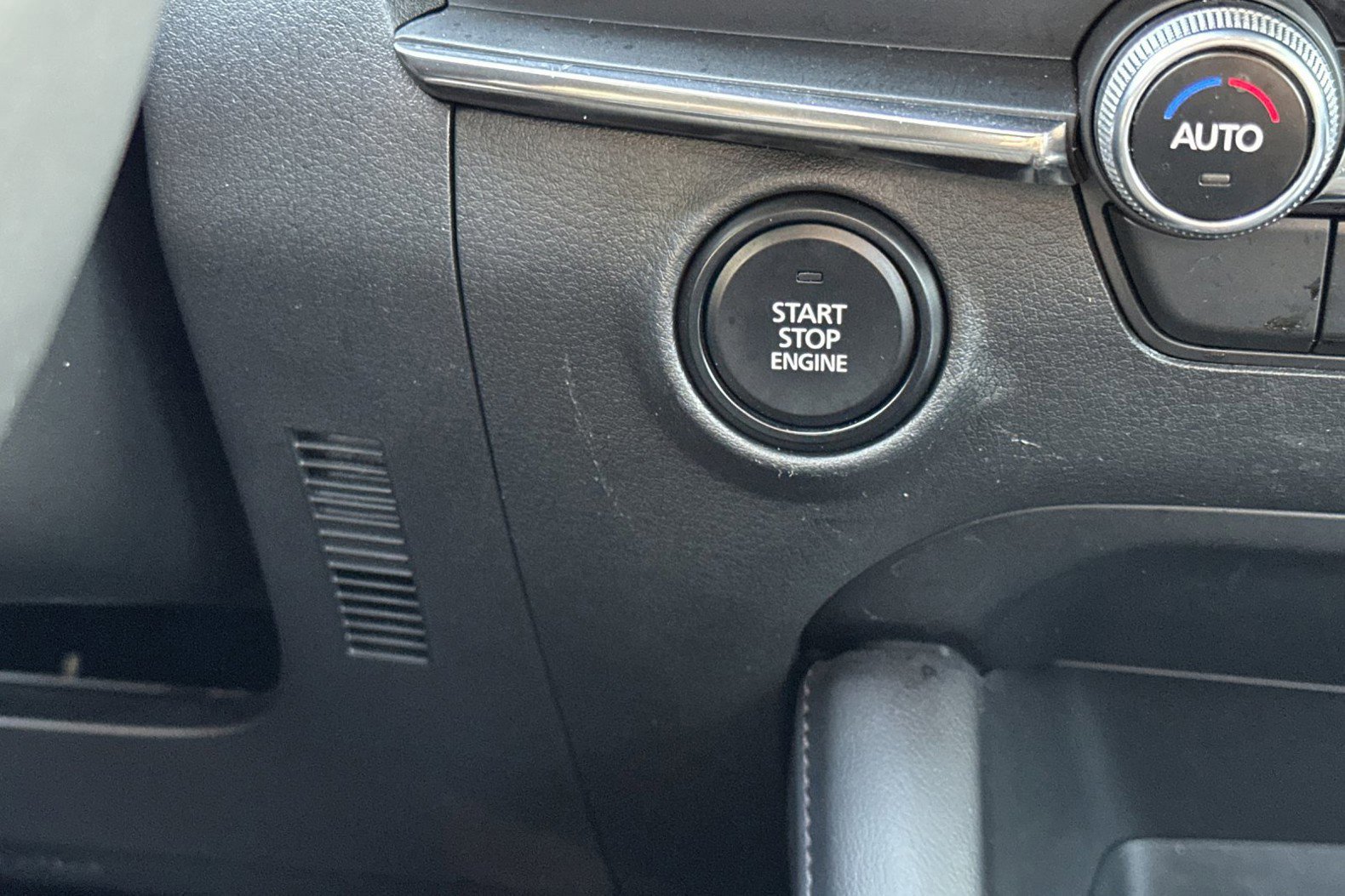 Used 2025 MAZDA MAZDA3 s image 21