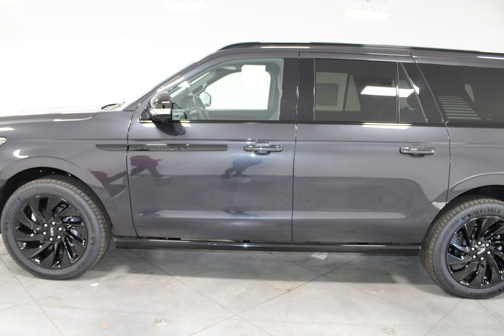 New 2026 Lincoln Navigator L Reserve w/ Jet Appearance Package image 5