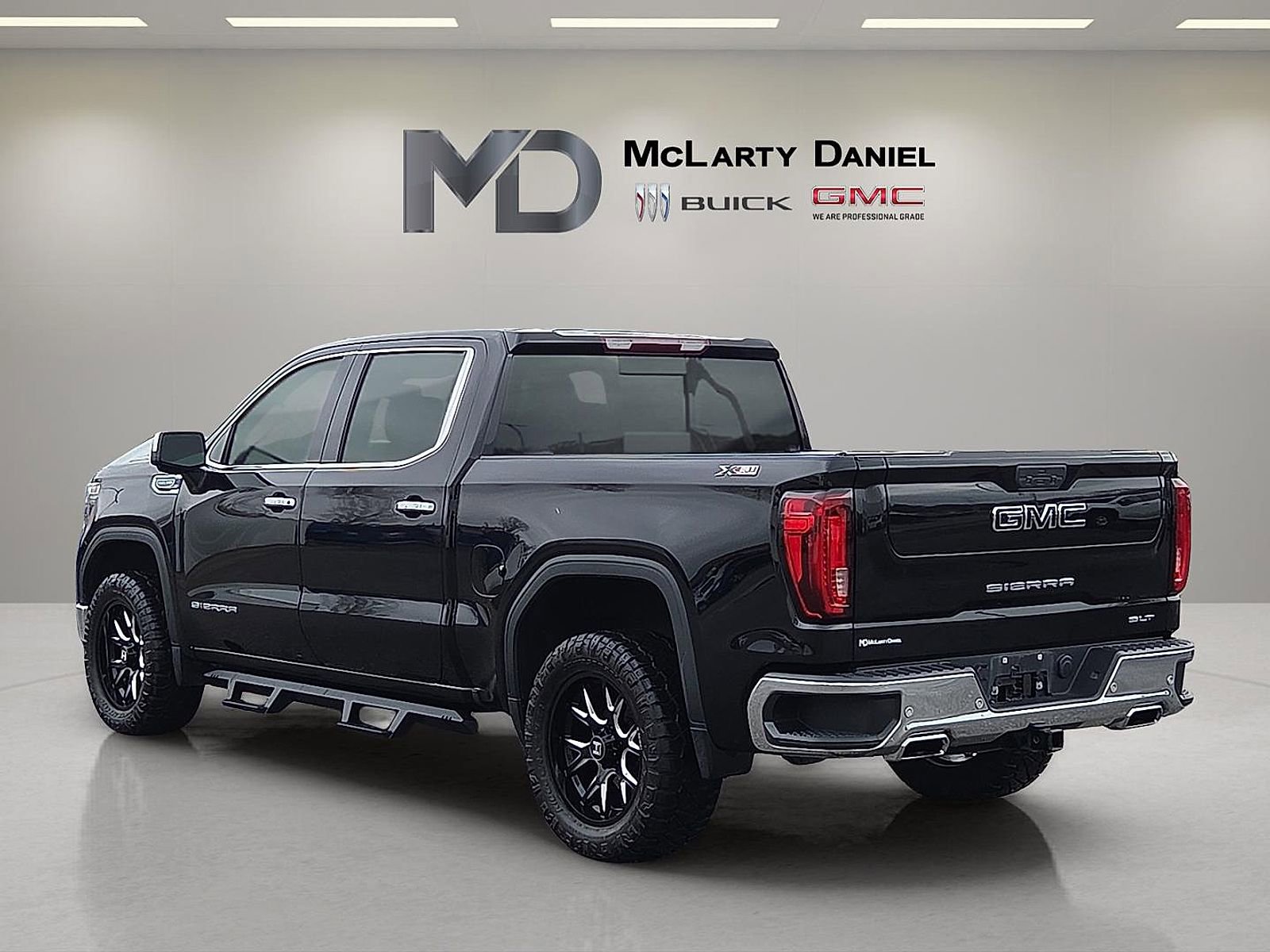 Used 2019 GMC Sierra 1500 SLT w/ SLT Premium Plus Package image 4