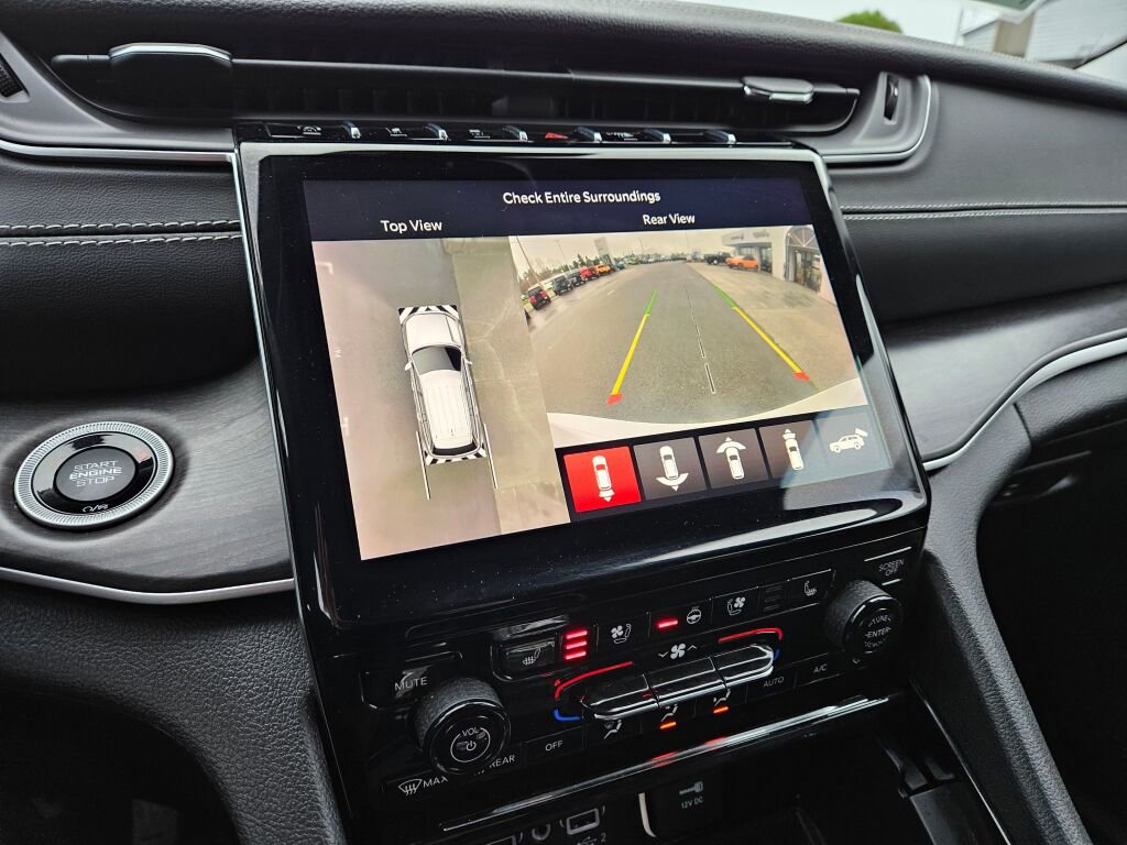 Used 2023 Jeep Grand Cherokee Limited w/ Luxury Tech Group II image 29