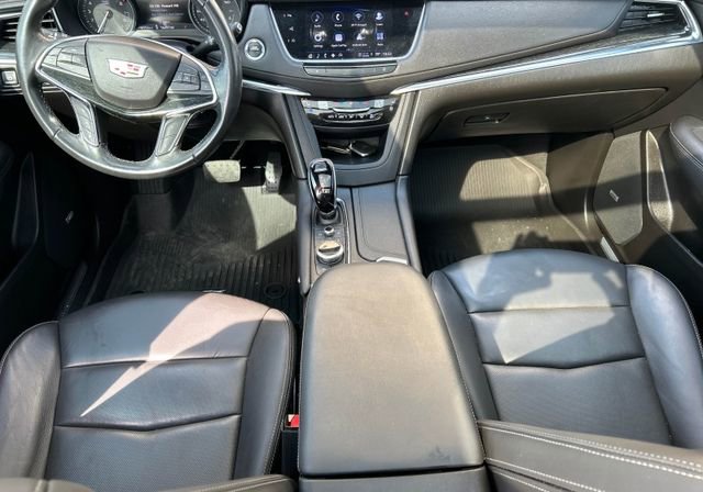 Used 2022 Cadillac XT5 Premium Luxury w/ Technology Package FWD image 5
