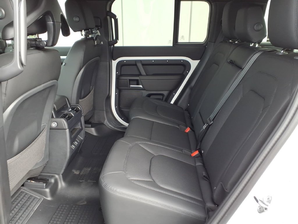 New 2026 Land Rover Defender 110 X-Dynamic SE AWD/4WD image 8