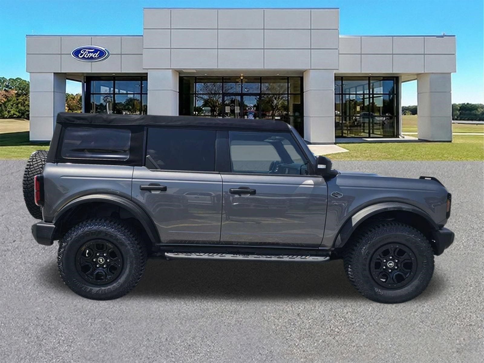 Certified 2022 Ford Bronco Wildtrak AWD/4WD image 3