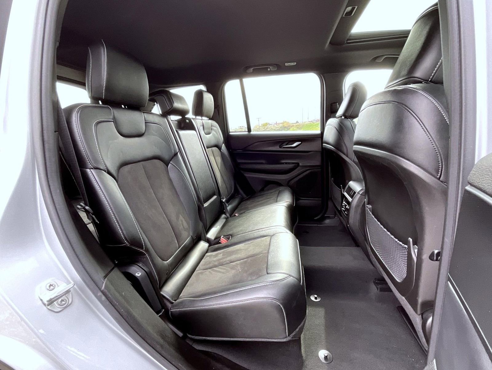 Used 2024 Jeep Grand Cherokee Altitude image 18