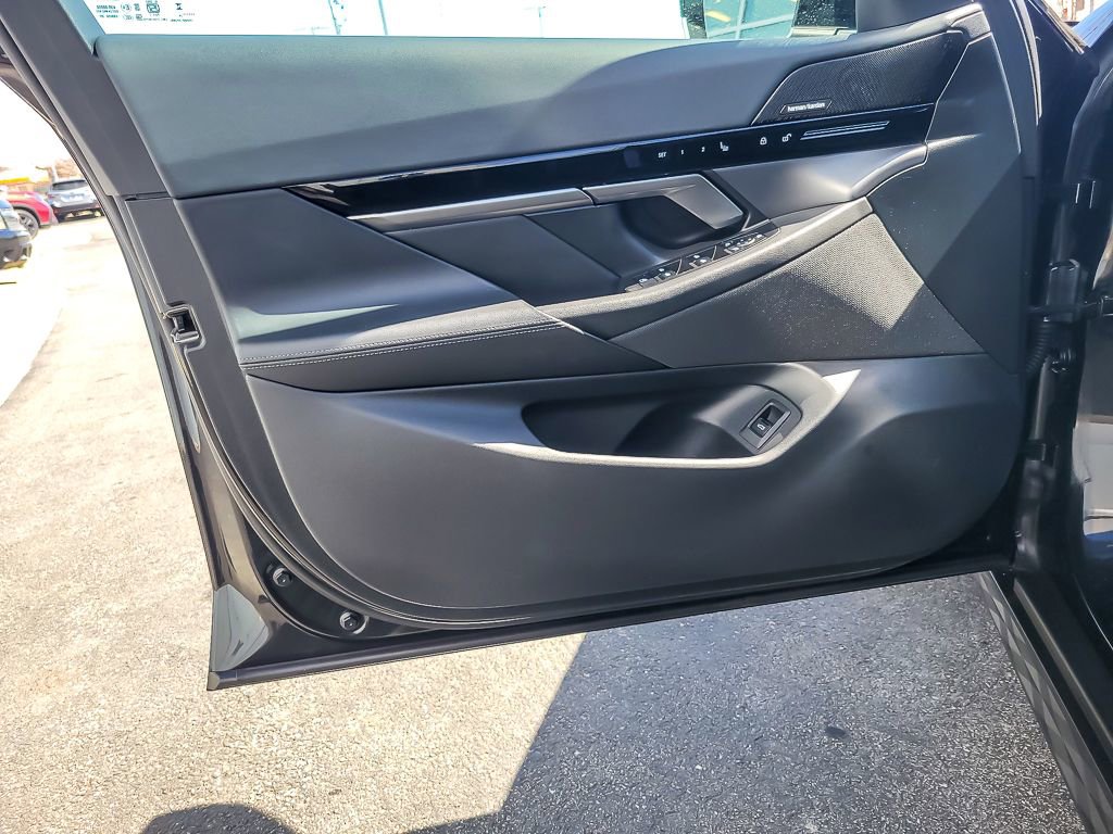 Used 2024 BMW 530i xDrive w/ M Sport Package image 15