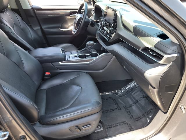 Used 2021 Toyota Highlander Limited FWD image 22