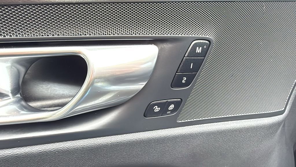 Certified 2025 Volvo XC60 B5 Plus image 14