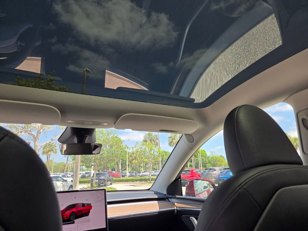 Used 2024 Tesla Model Y Long Range image 29