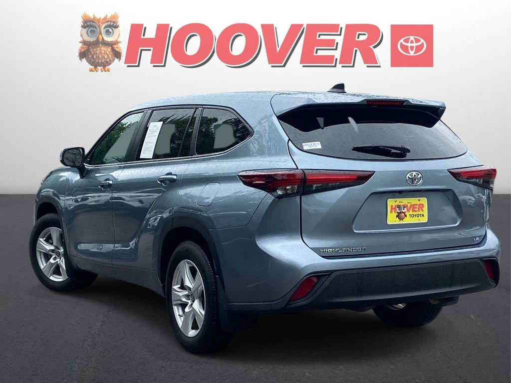 Used 2024 Toyota Highlander LE FWD image 5